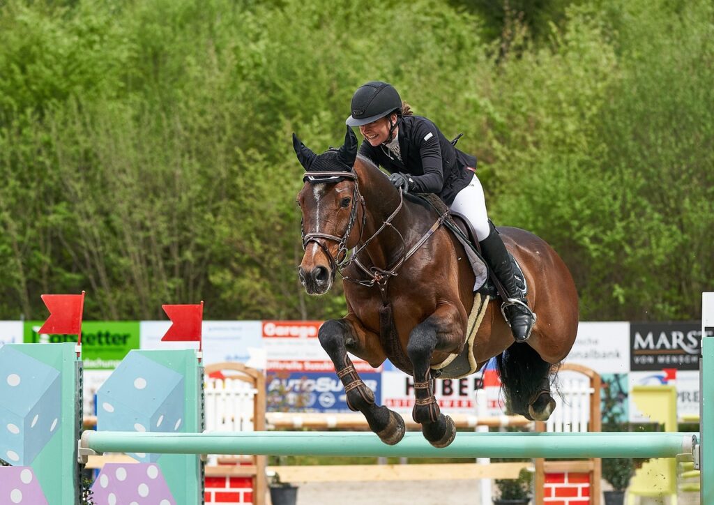 Équitation : Alex fait sensation en partageant ses exploits de Jumping de La Baule sur les réseaux sociaux !